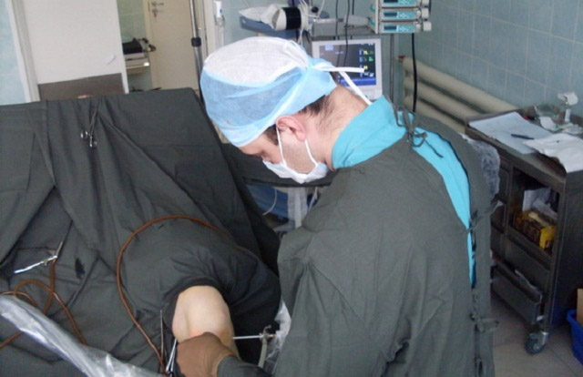 Хирургическое лечение повреждений боковой связки коленного сустава