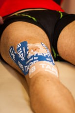 Тейпирование колена при растяжениях и травмах связок