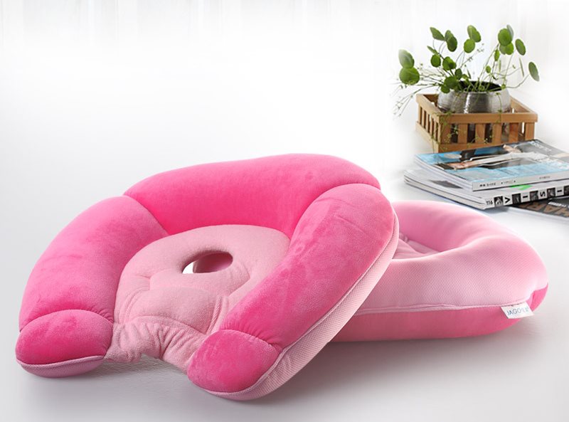 Ортопедическая подушка для беременных в розовом чехле