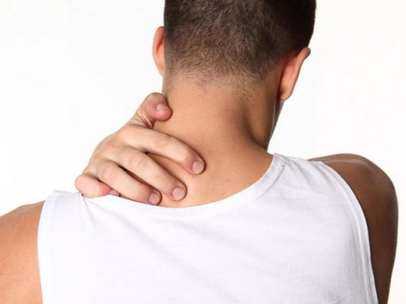 Что нельзя делать, если продуло спину или шею?