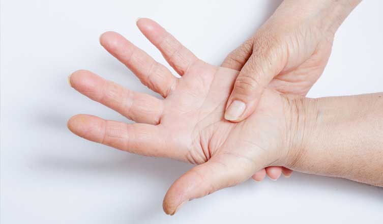 щелкающий палец лечение без операции