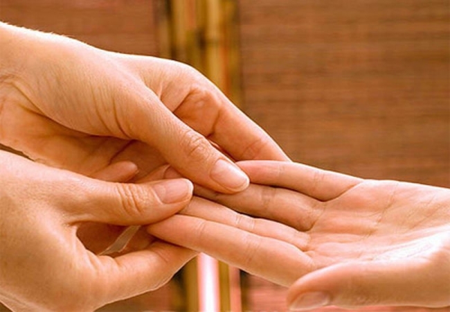массаж пальцев рук