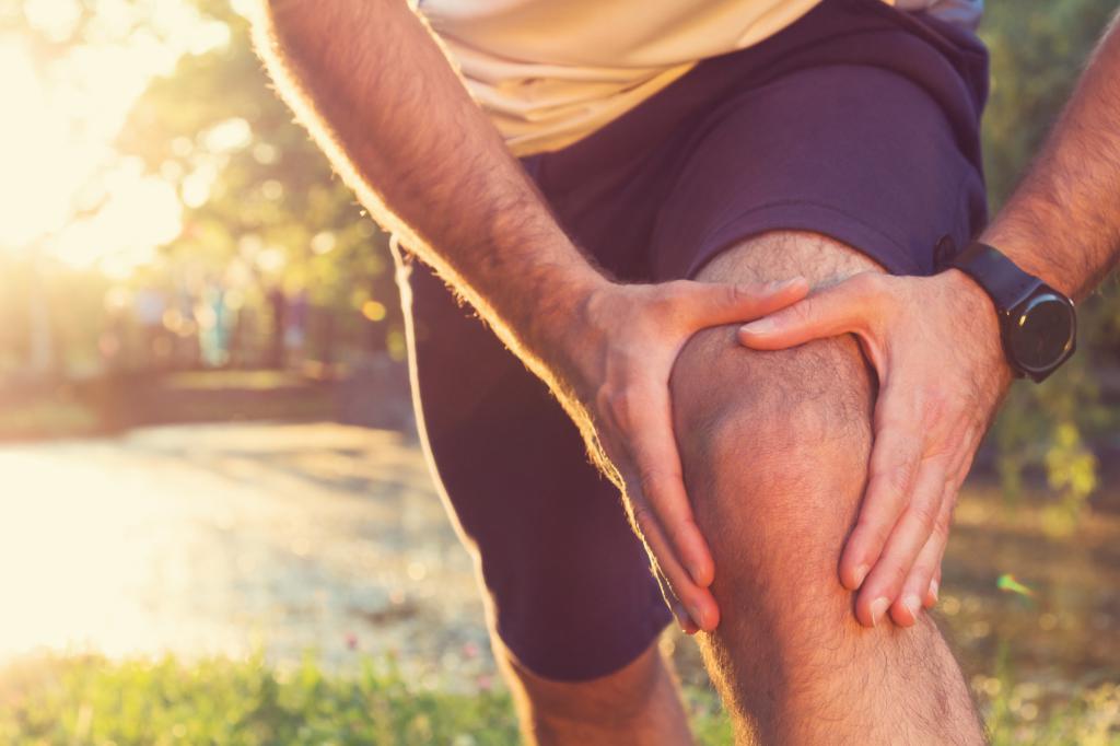 почему болит колено при сгибании лечение