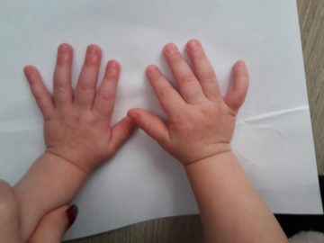 руки ребенка
