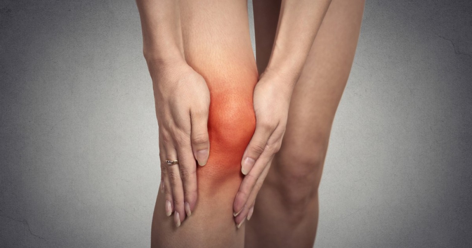 Отек коленного сустава без боли: симптомы, причины и лечение у женщин в домашних условиях