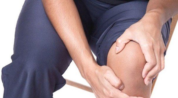 При остеопорозе колена могут наблюдаться сильнейшие боли