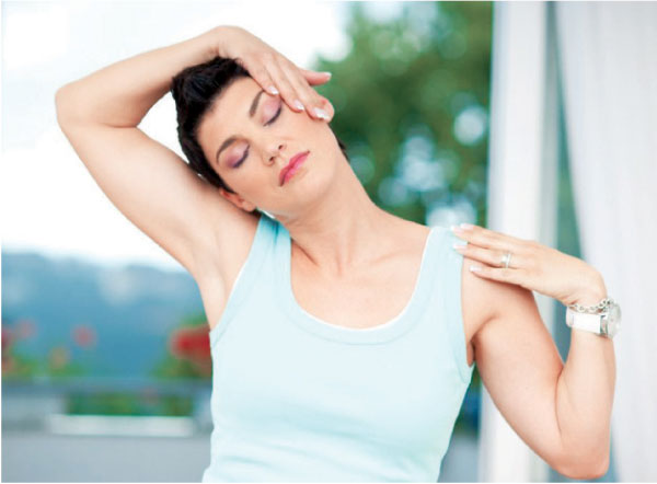 В реабилитационный период после операции по поводу остеохондроза часто назначают массаж (в том числе самомассаж)