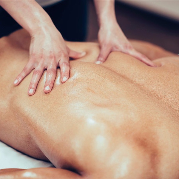 Различные виды массажа помогут избавиться и от симптомов, и от самого остеохондроза