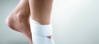 Как правильно наложить фиксирующую повязку на голеностопный сустав?