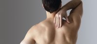 Каковы причины боли под правой лопаткой сзади со спины?
