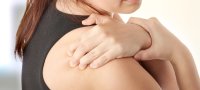 Почему болит рука от плеча до локтя — возможные причины и методы лечения
