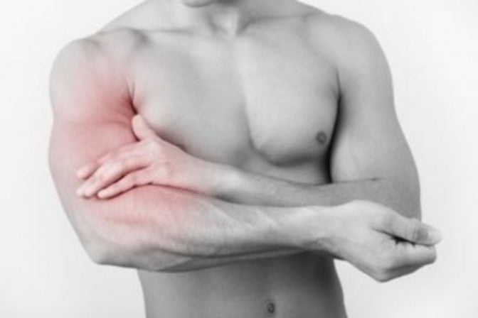 Болит рука от плеча до локтя: причины, чем лечить и как