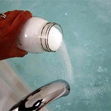 Солевые ванны для суставов в домашних условиях — как правильно принимать