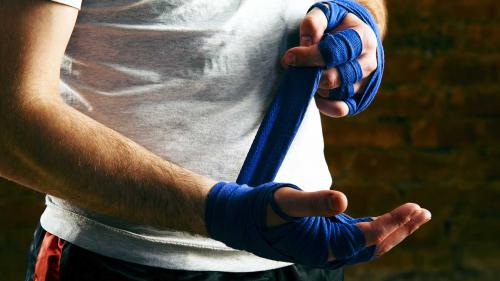 Как правильно бинтовать руку боксерским бинтом. Как правильно бинтовать боксерские бинты?