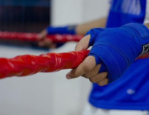 Как правильно бинтовать руку боксерским бинтом. Как правильно бинтовать боксерские бинты?